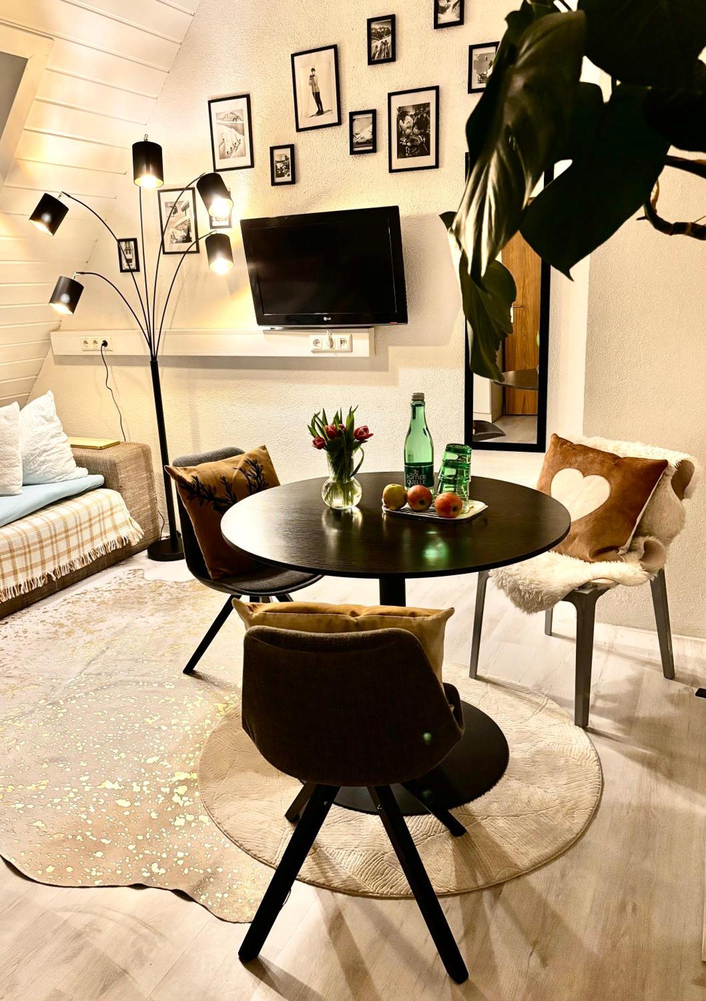 Lechtaler Alpenblick Landeck - Privatzimmer & Ferienwohnung Εξωτερικό φωτογραφία